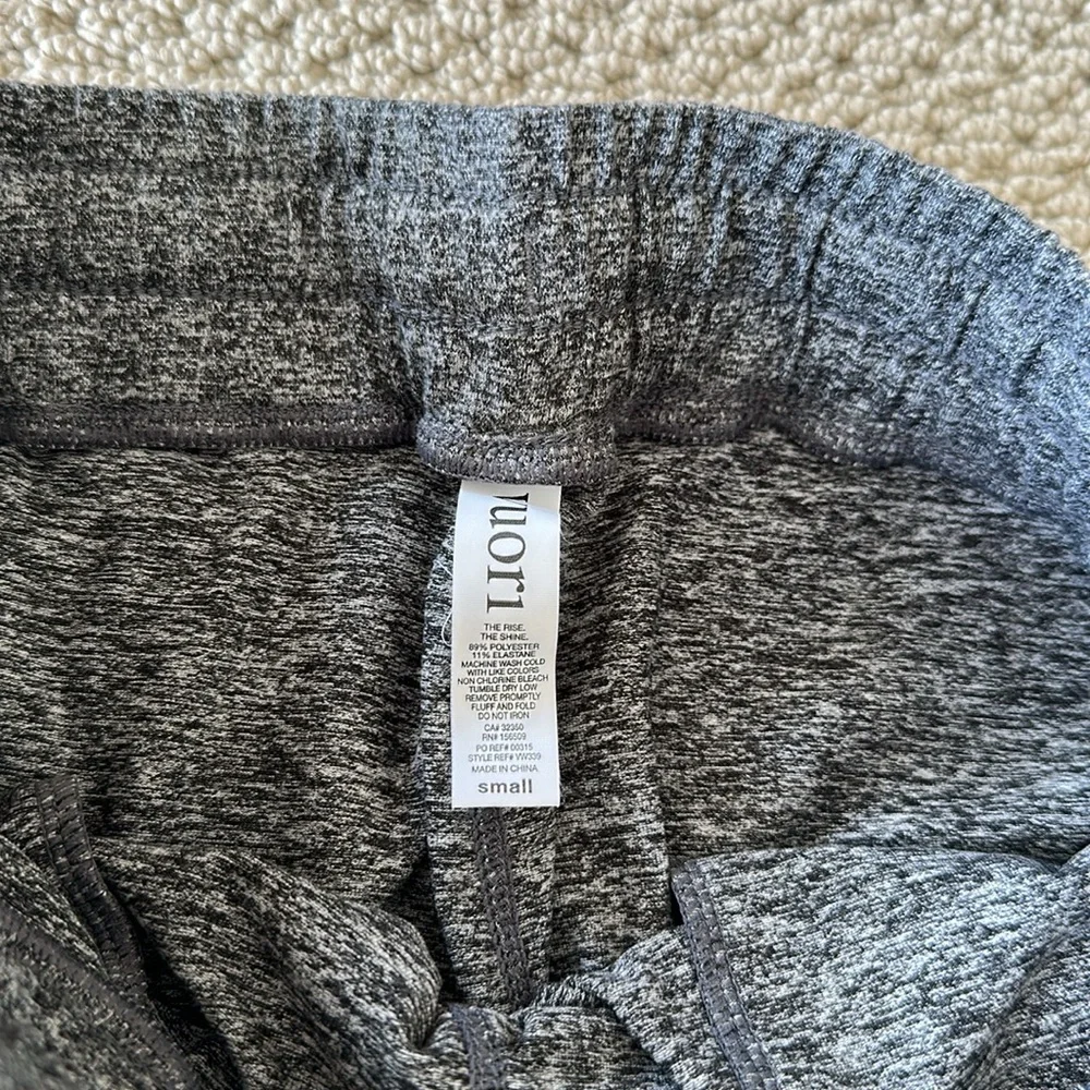 Vuori 2.5” Women's Charcoal Athletic Shorts - Picture 4 of 5